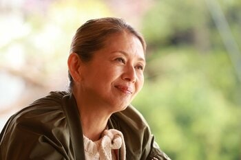 さまざまな人に囲まれ“幸せ”を実感する千明（小泉今日子）一方、改めて“死”と向き合う真平（坂口憲二）＜『最後から二番目の恋』第4話完全版＞