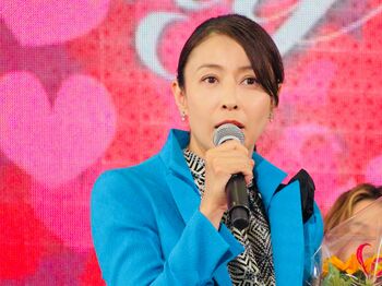 水野美紀 50歳の誕生日を山田涼介＆3年0組の生徒たちが祝福！『ビリオン×スクール』とかけまして…となぞかけを披露