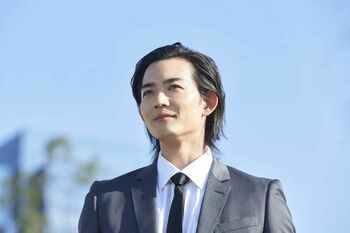 “人間投資家”大陽（竜星涼）が過去にすがる中年男性の再起に挑む『スタンドUPスタート』第1話予告