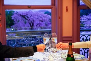 【ホテル長楽館｜LE CHENE】円山公園の桜を臨む「夜桜プライベートディナー」「観桜ディナー」を春季限定で提供