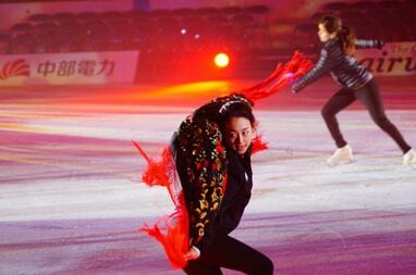 こんな浅田真央見たことない！厳しい座長の顔も…全国巡るファン感謝