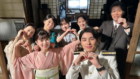 仲良し”家族写真”！芳根京子、本田響矢、森カンナら大集合にSNS「なつ美さん“娘”感がすごい♡」「幸せに満ちている！」『波うららかに、めおと日和』