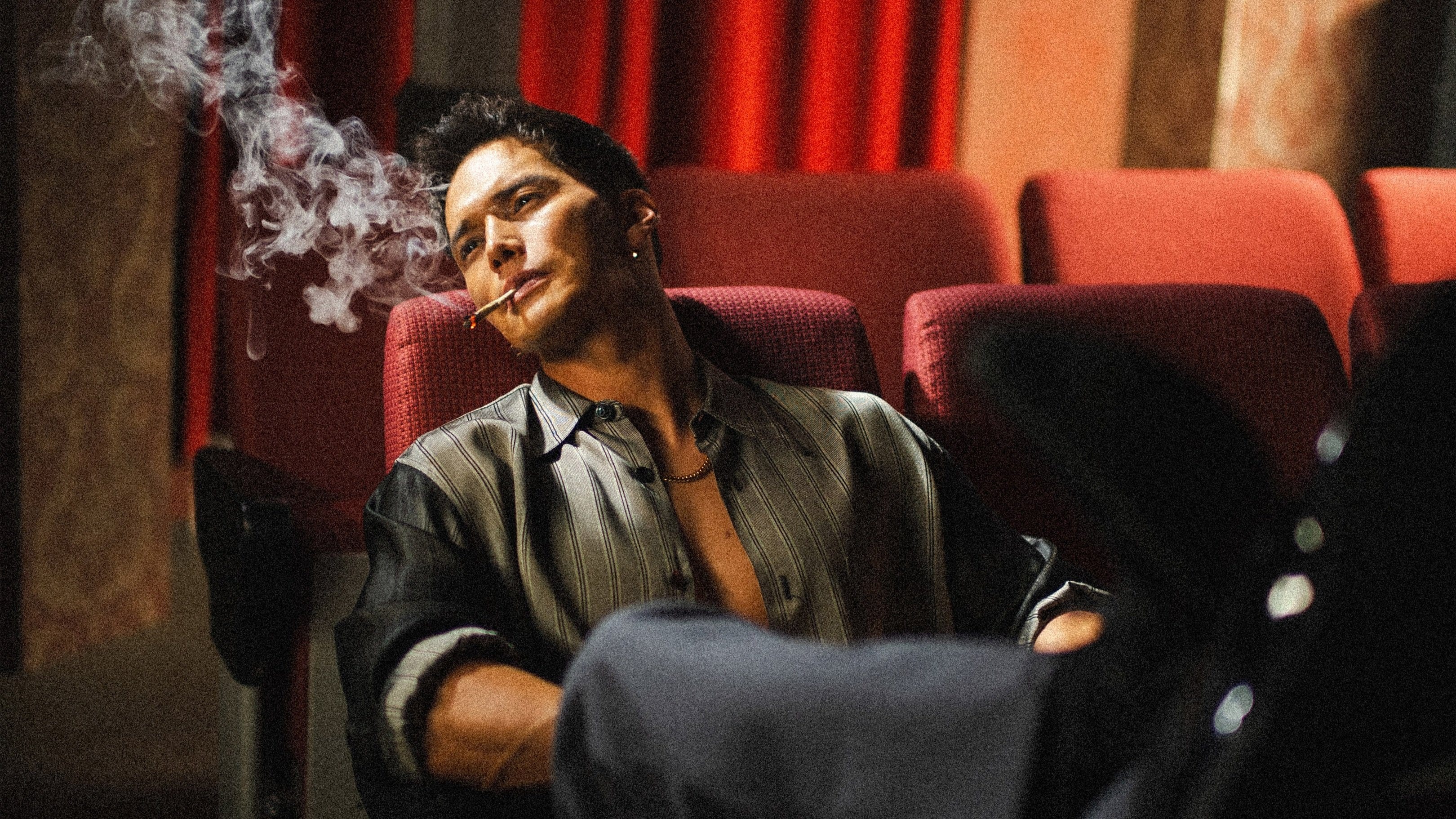 菅田将暉よりの市原隼人さま専用 市原隼人（右）のスーツの襟を整える菅田将暉（左）。 - 中村倫也の