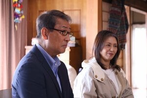 千明（小泉今日子）が実家に帰省！その隣には“事実婚の恋人”役の和平（中井貴一）が…『続・続・最後から二番目の恋』第6話予告