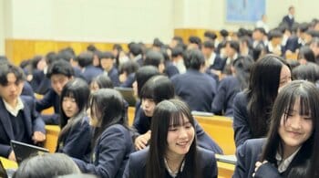 クイズとゲームで「インフレ時代の資産運用」を体感！アーク・ウェルスマネジメントが高校生360名に金融特別授業。テレビ取材・動画公開も実施。