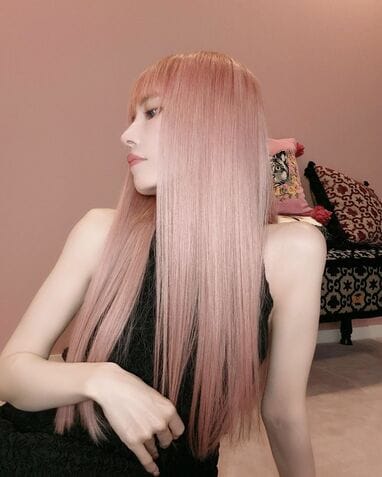 益若つばさ ピンクヘアで大胆イメチェン！ファンのリクエストで前髪は