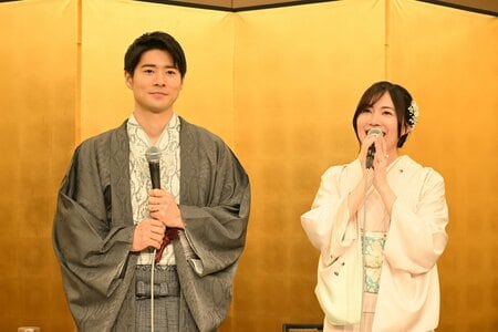 松井珠理奈＆ボイメン辻󠄀本達規  2人そろって和装姿で結婚会見も松葉杖のハプニング！？光り輝く指輪が左手薬指にキラリ 笑顔で結婚会見 