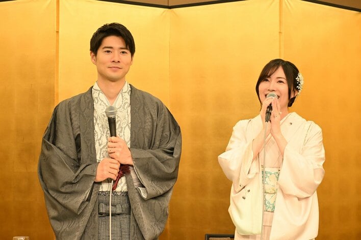 松井珠理奈＆ボイメン辻󠄀本達規  2人そろって和装姿で結婚会見も松葉杖のハプニング！？光り輝く指輪が左手薬指にキラリ 笑顔で結婚会見 