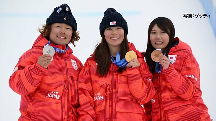 【快挙】日本勢が金銀銅 深田茉莉選手 家族へ感謝の涙 母・美帆さん「感動をありがとう」スノーボード男女スロープスタイル【ミラノ・コルティナ五輪】