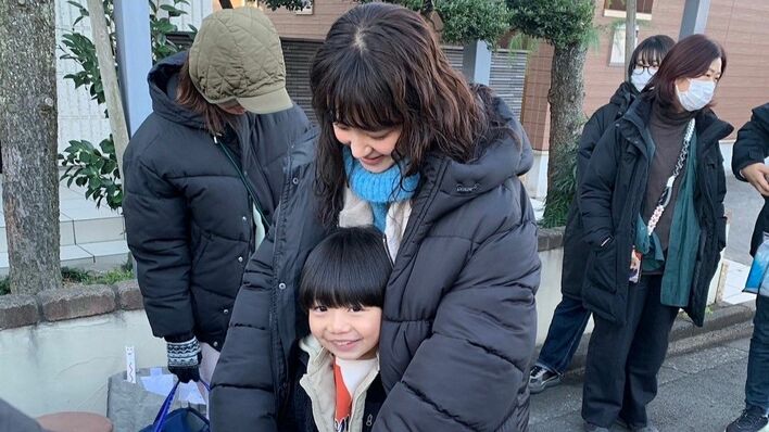 奈緒が子役・石塚陸翔をギュッと抱きしめる姿にSNS「2人とも可愛すぎ」『春になったら』