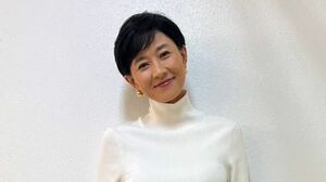 「久しぶりの運転」菊川怜 赤いルーフのベンツと２ショット披露！“カラーリンクコーデ”に「さすが、怜さん」