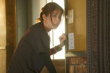 朱羅（松本若菜）が修羅場で戦い続ける理由…明かされる過去と“身元不明の患者”との接点＜『Dr.アシュラ』第8話完全版＞