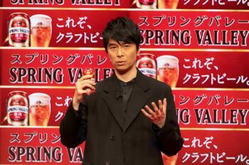 長谷川博己 ビールの二度注ぎを習い「家で試します。いいこと聞いた」と笑顔