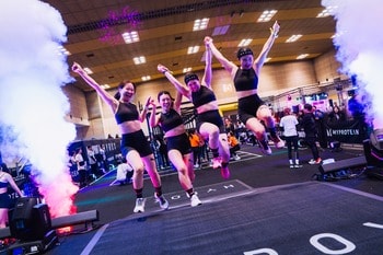 世界最大の屋内フィットネスレース「AirAsia HYROX OSAKA」を開催