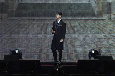 チャ・ウヌ 兵役入隊前最後の日本ファンミで“リアル皇太子”姿を披露