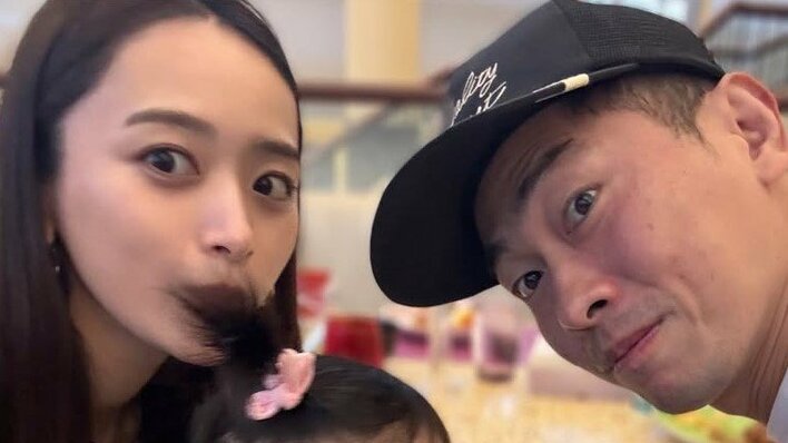 「産後とは思えない」近藤千尋 第3子出産から約11カ月 水着姿で“美腹筋”披露！夫・太田博久と家族5人でプール満喫に「見習わなければ」「腹筋割れてる」
