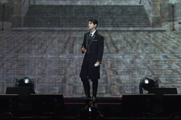 チャ・ウヌ 兵役入隊前最後の日本ファンミで“リアル皇太子”姿を披露