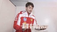 「やっぱただ者じゃない」初10連けん玉で驚異の集中力炸裂！“F1界の貴公子”シャルル・ルクレールが話題「適応能力エグすぎ」