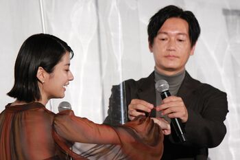 井浦新が蒔田彩珠にサプライズプレゼントするも、司会者がぶち壊し！？「いい話じゃなくなってしまった」