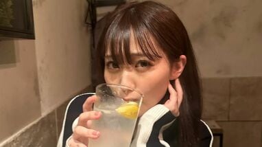 田中美久 ノースリーブニット＆ミニスカ姿でヘルシーな美脚披露！パン