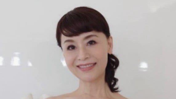 大地真央 夫と船上で優雅なランチを堪能！シャンパンで乾杯する“ゴージャス”な夫婦の休日ショットに「いつも仲良しで羨ましい」