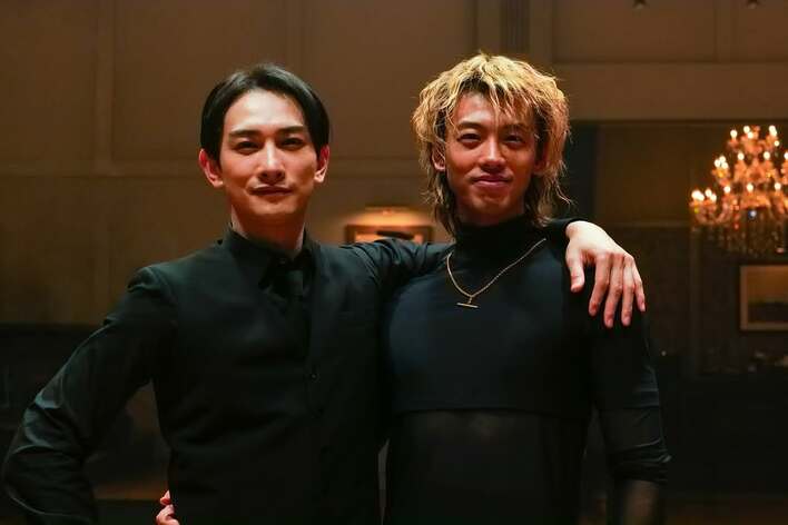 【画像11枚】「芸術品です ほんとうに」竹内涼真×町田啓太の仲睦まじい肩組み密着ツーショットを見る