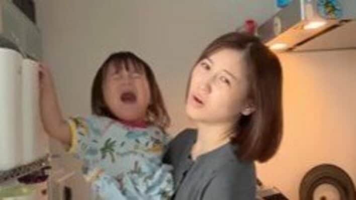 【画像7枚】西野未姫 長女・にこりちゃん大ぐずりでピンチ！ご機嫌な姿からイヤイヤ期まで“リアルな朝”を見る