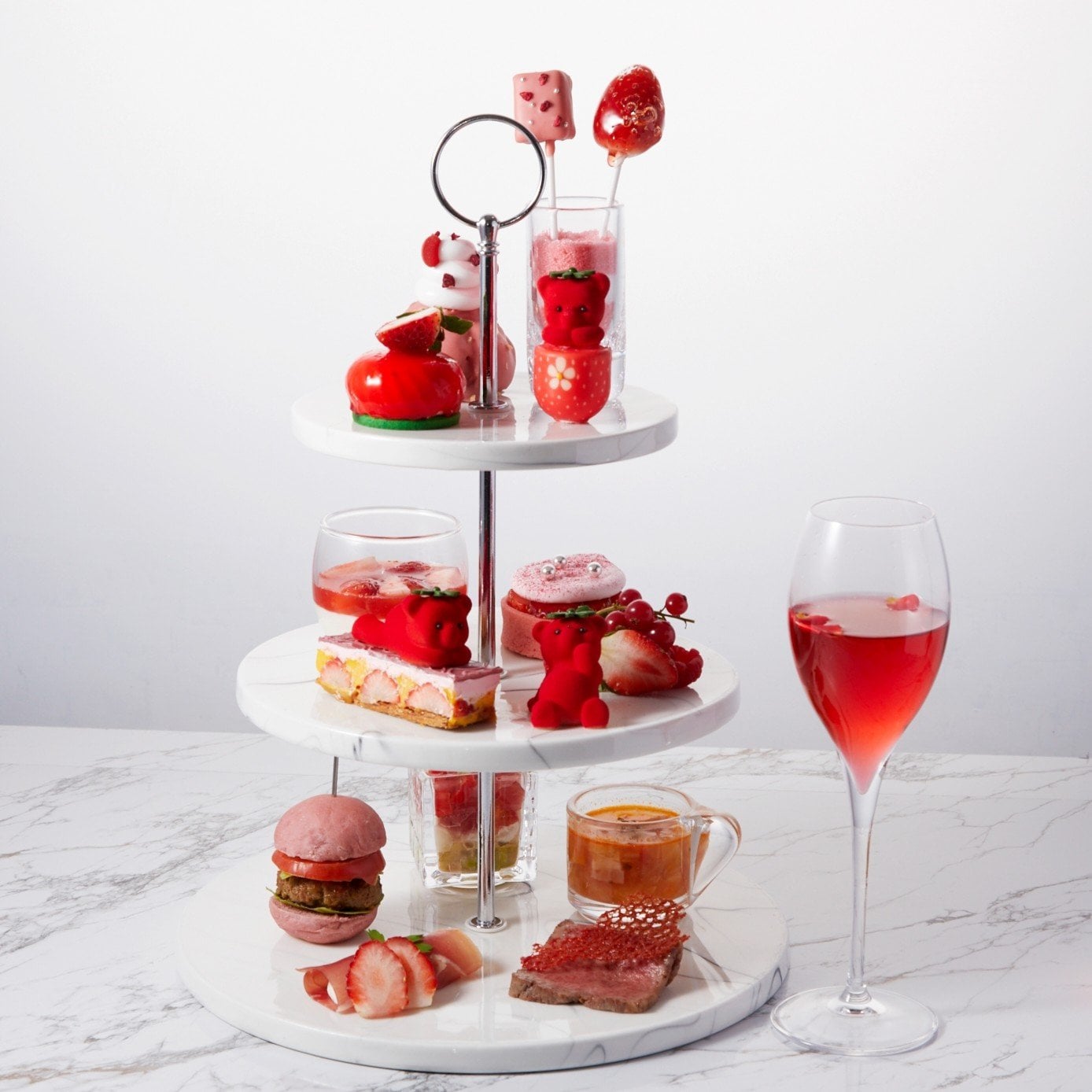 苺中③確認用（パールが赤もしくはライトピンク） 苺が彩る、可憐で華やかな冬のティータイム「LOUANGE TOKYO STRAWBERRY