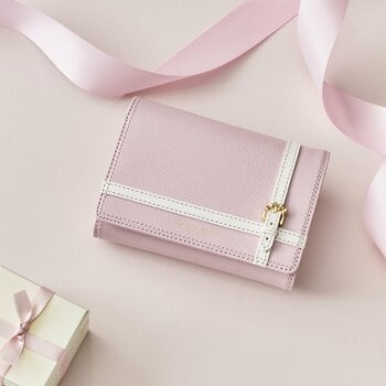 サマンサタバサプチチョイスから“カラーを楽しむ”配色がポイントのベルトラッピングデザインのアイテムが登場！