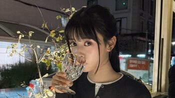 NiziU・RIMA 韓国で「ママとお散歩」する姿を公開！プライベート感あふれる“親子デート”ショットに「すっごい幸せそう」「娘の顔だね♡」
