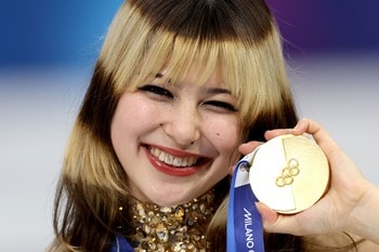 アリサ・リウ “魔法少女”衣装に隠された“粋な仕掛け”デザインが話題！五輪装飾した豪華デザインに「オシャレ極まりない」「凝ってる」「OMG」【ミラノ・コルティナ五輪】