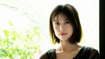 玉田志織 黒のランジェリーや白いサロペットに水着など多彩な衣装で魅せるデジタル写真集『Into The Light ~ Another Edition~』