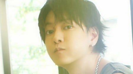 佐藤健 タンクトップ姿からチラ見せ“ムキムキ筋肉”にファン歓喜！街を颯爽と歩く様子に「厚めの胸板にドキドキ」「ヤバいです」