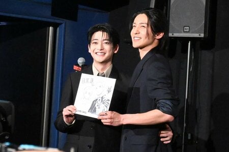 目黒蓮 原作者からのサプライズに「めっちゃうれしい！どうやってカナダに持って行こう」と感激！映画『SAKAMOTO DAYS』