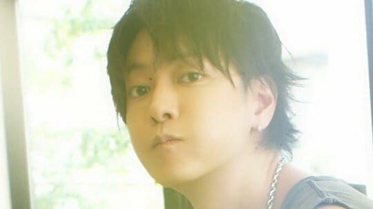 佐藤健 タンクトップ姿からチラ見せ“ムキムキ筋肉”にファン歓喜！街を颯爽と歩く様子に「厚めの胸板にドキドキ」「ヤバいです」
