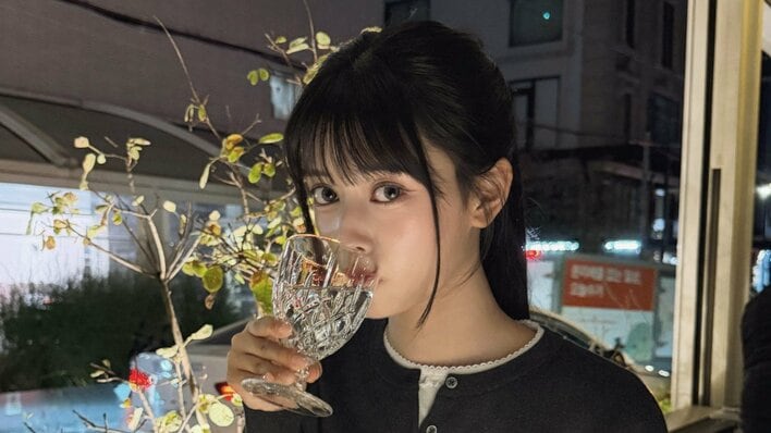 NiziU・RIMA 韓国で「ママとお散歩」する姿を公開！プライベート感あふれる“親子デート”ショットに「すっごい幸せそう」「娘の顔だね♡」