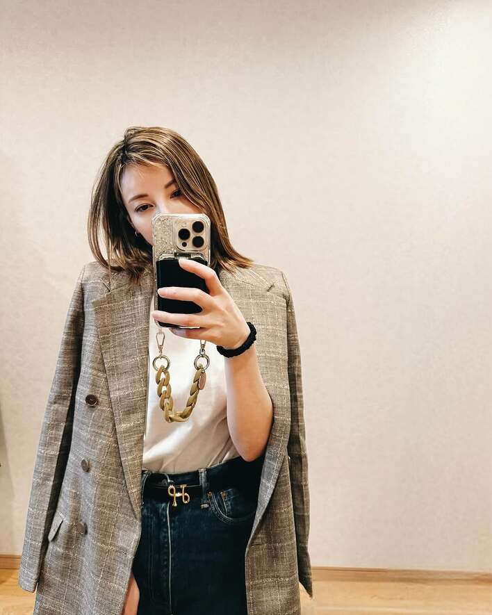 【画像9枚】“主人のスウェットを我が物顔で着た”加藤あいの自撮りショットを見る