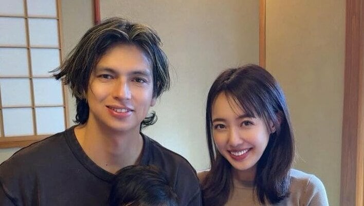 川崎希＆アレク 生後7ヵ月次女と贅沢“うなぎ店”で幸せ家族ショット披露！にっこり満面の笑み浮かべる愛娘にほっこり「おいしそうでしゅね」