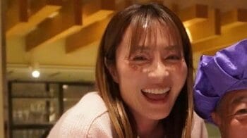 「素敵な親孝行」新山千春  “父顔出し”親子水入らずの2人旅公開！古希祝いでの幸せあふれる姿に「グッと来てしまいました」「お父さん嬉しそう」