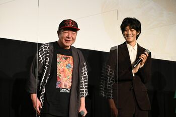 松坂桃李「なぜ飲みに行けるのか…」古田新太らの有り余る体力に驚き