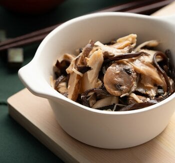 人気の自家製惣菜カテゴリーの中で「副菜」が売上前年比約120％と人気拡大中！9月10日（木）発売「成城石井自家製 6種きのこナムル」など秋の新作4品が登場