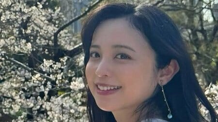 「だいぶ大きく」第1子妊娠中・久慈暁子 ふっくらおなかでチームラボ満喫！優しくおなかに手を当て幻想的なアートを楽しむ姿に「胎教に良さそう」