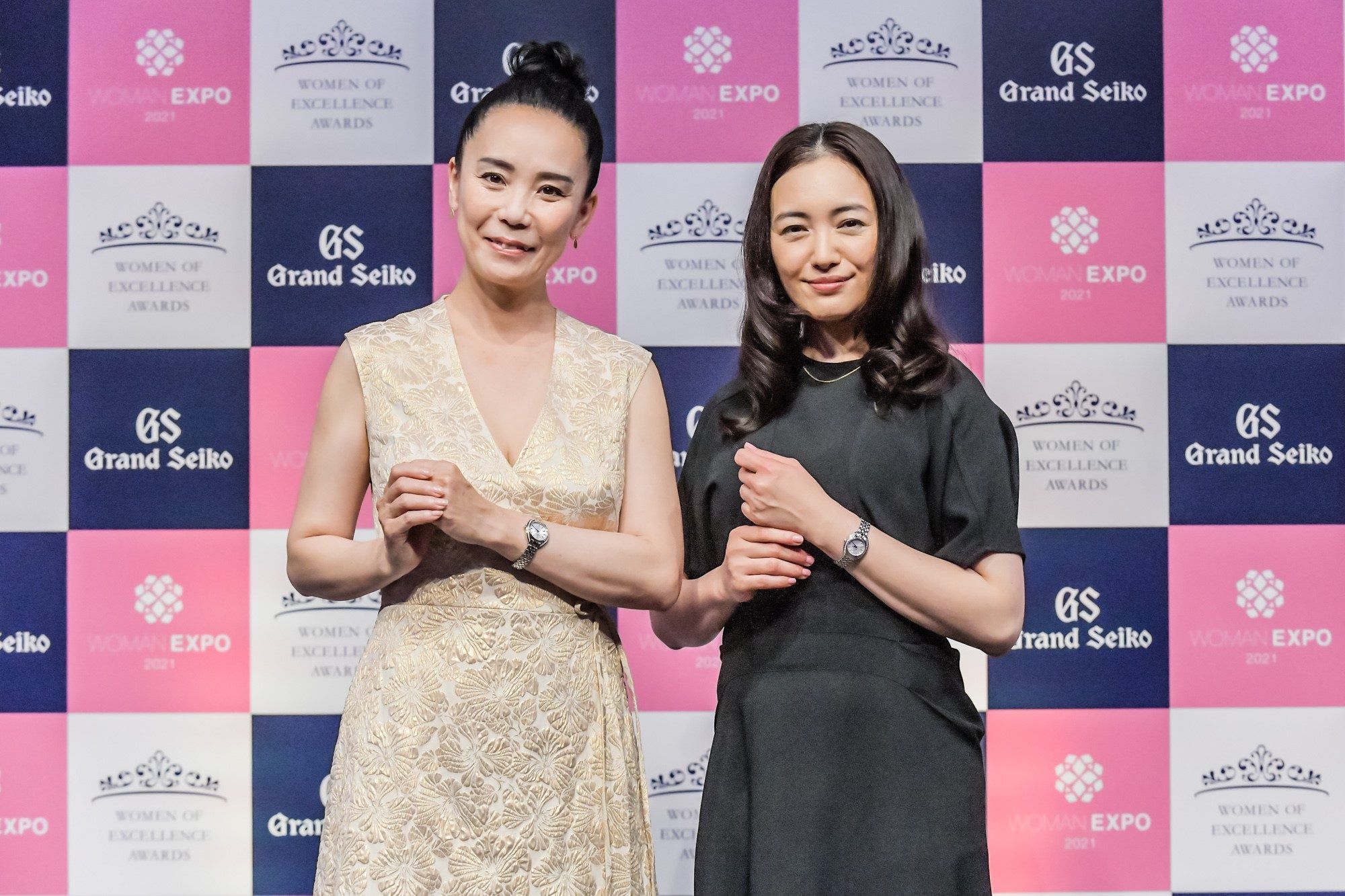 仲間由紀恵「最近、2人で遊んでくれる時間も増えた」双子の母としての 