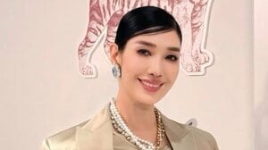 アン ミカ “20年前のシャネル”を取り入れた大人カワイイ私服コーデ披露！「プラダを着た悪魔のよう」シンプルながらもゴージャスな着こなしに注目