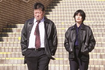 夫婦であることを隠しコンビを組む誠（佐藤二朗）と明日香（橋本愛） 2人はある“再会”をきっかけに5年前を思い出す『夫婦別姓刑事』第1話予告