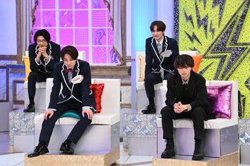 横尾渉が生み出した“ガリ尾”に絶賛の声！七三分けに太眉＆黒縁メガネ姿にキュン♡