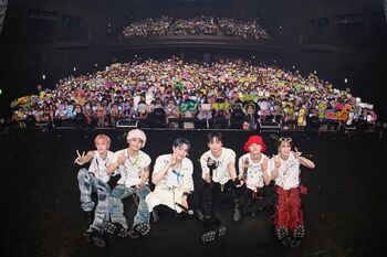 DXTEEN 初のワンマンツアーがスタートしファン熱狂！「感謝の気持ちでいっぱい」結成後初めて涙するメンバーも