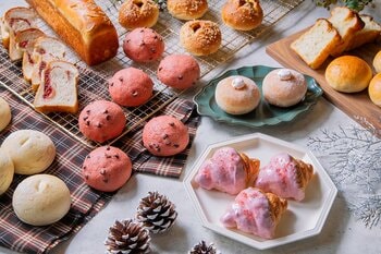 自家製パン食べ放題ランチに、甘くて美味しい、いちごの冬限定パンが登場！ / TOOTH TOOTH FISH IN THE FOREST