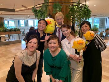 華原朋美が最新デパ地下で食べまくり＆謎の替え歌も披露！？