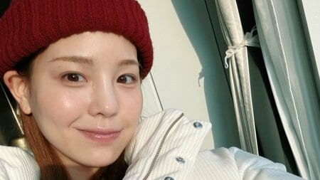 NiziU・MAKO “すっぴん”もこもこ部屋着姿に反響！つやつや輝く美肌や笑顔はじけるウインクショットに反響「ハートぶち抜かれた」「ビジュえぐすぎ」